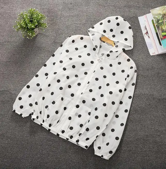

Women's summer thin sunscreen coat lady's dot print Windbreaker Waterproof hooded zipper jacket R343