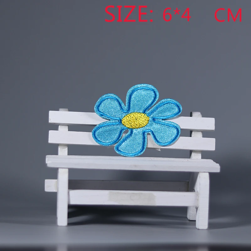 

HOT sale 1PC fashion Beautiful flower blue Iron On Embroidered Patch For Cloth Cartoon Badge Garment Appliques DIY Accessory