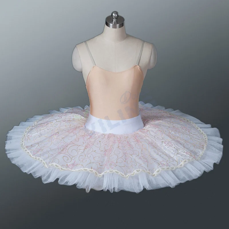 Балерина в балетной пачке. Балетная юбка. Балерина в черной юбке. Балетная пачка длинная. Балетная пачка жизель.