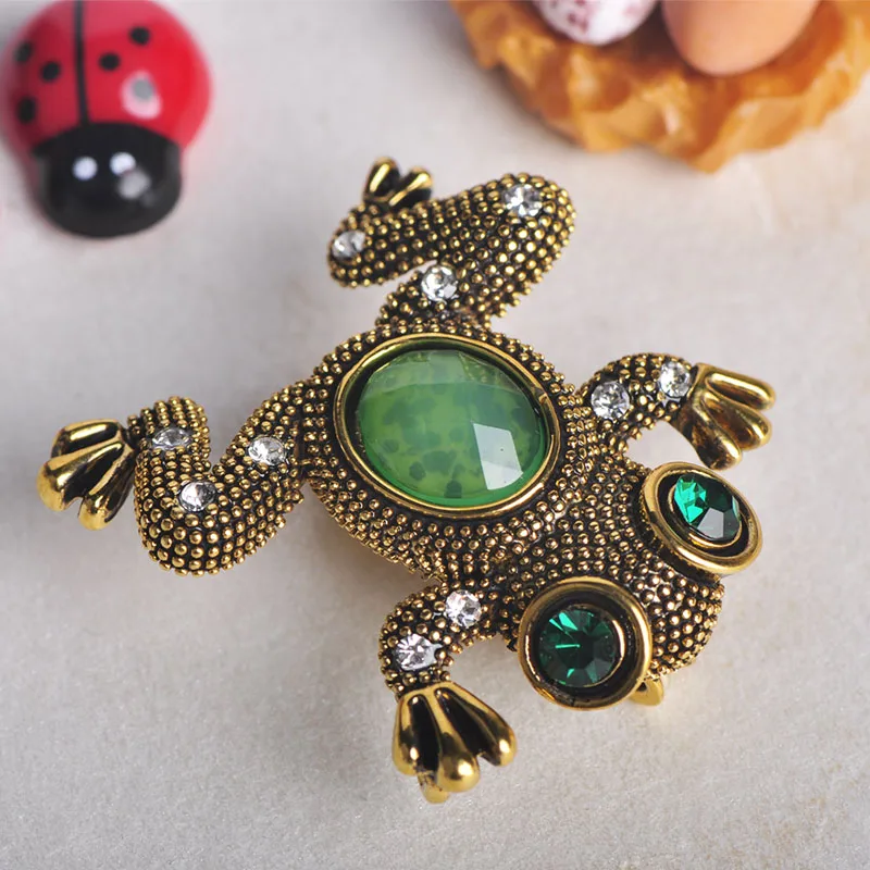 

Blucome Vintage Frog Shape Animal Brooch Sky Blue Resin Corsage Accessories Brooches For Women Man Scarf Suit Hijab Pins Jewelry