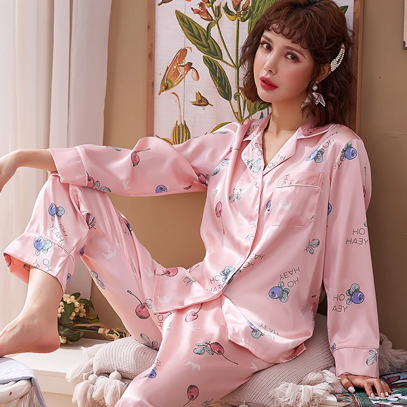 пижамы женские с рукавами осенние. хлопковая пижама женская. пижама с рукавом. пижама женская теплая. девушка в пижаме.