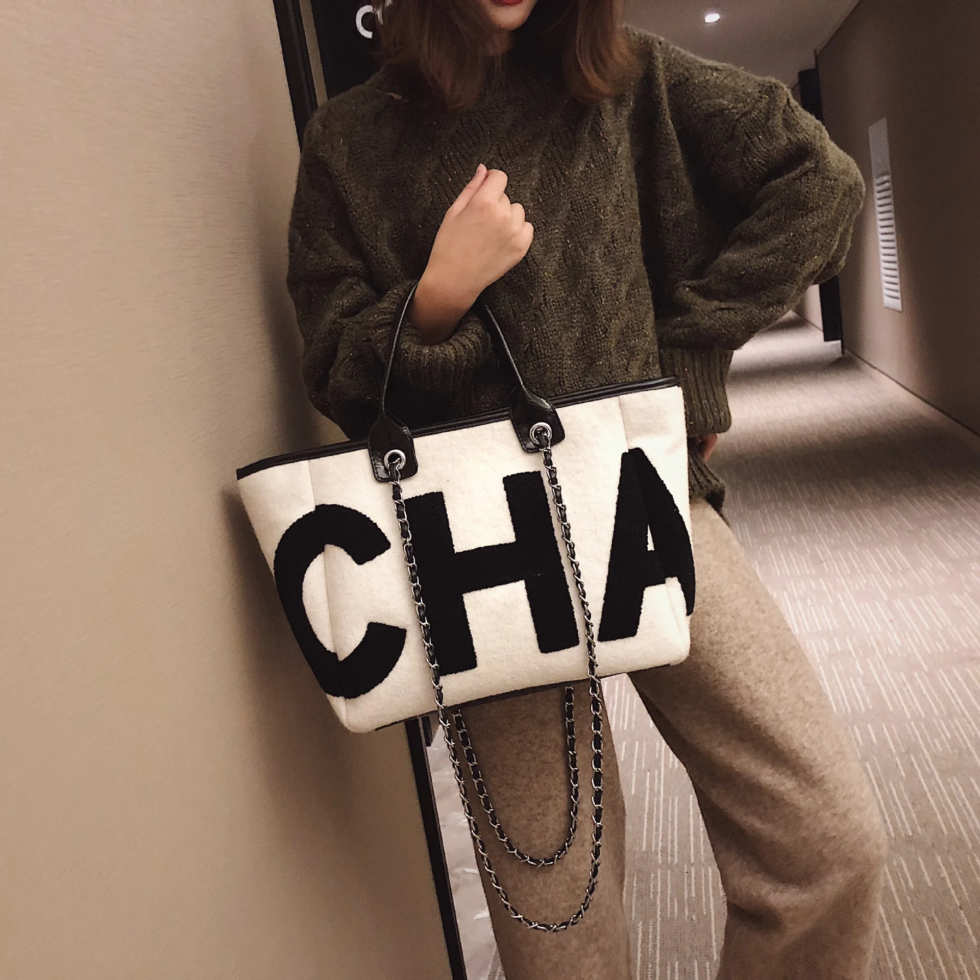 

2018 velvet Tote Bag Female Designer Large Capacity Leisure Shoulder Woollen Bags Fashion Ladies Purses Brand original design