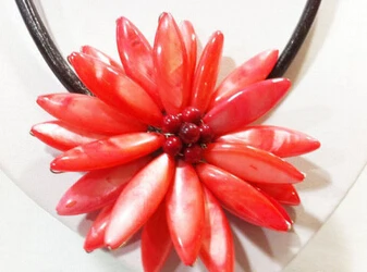 

huij 001639 17" Hand knit red shell sun flower leather necklace