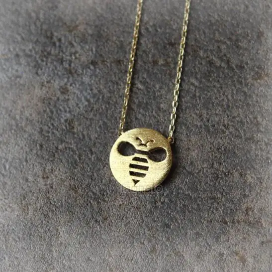 CUTOUT HONEYBEE NECKLACE