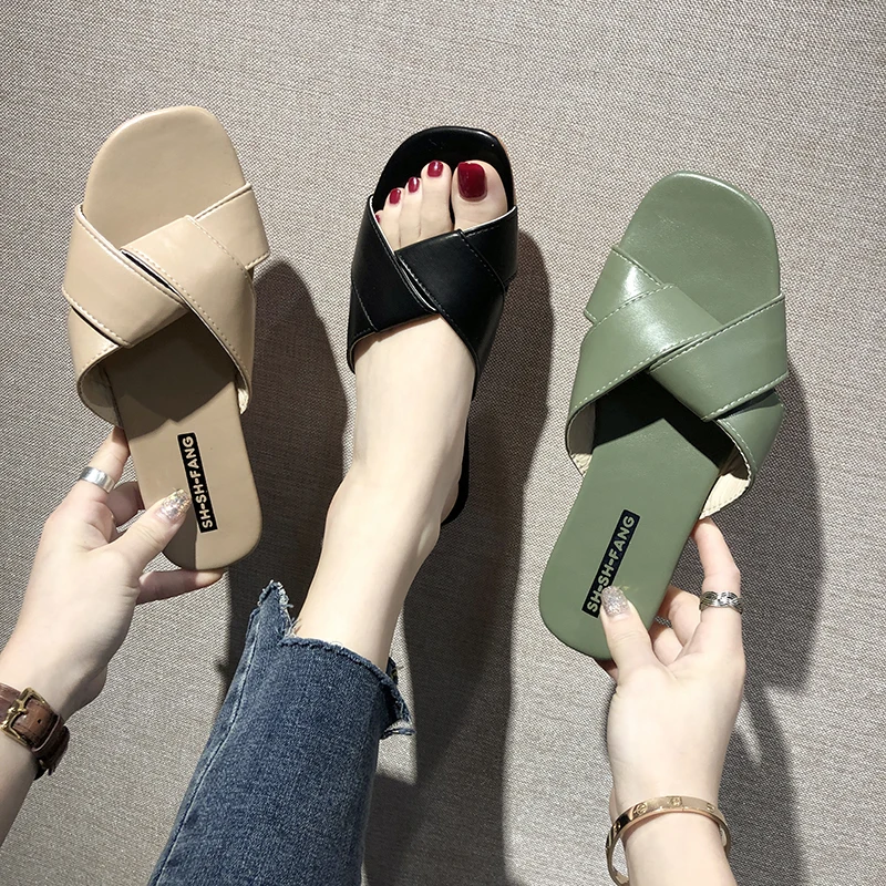 

Women's Slippers 2019 Shoes Lady Designer Slides Med New Baby Summer Flat Luxury Sliders Fashion Rome Square heel Scandals PVC