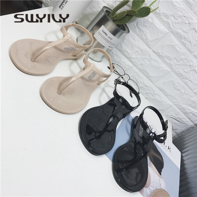 comprar Mulher Sandálias Sapatos de Geléia Plana 2018 Verão T Straped SWYIVY Simples Feminino Holiday Beach Sandálias Mulher Sapatos Casuais Sandálias de PVC