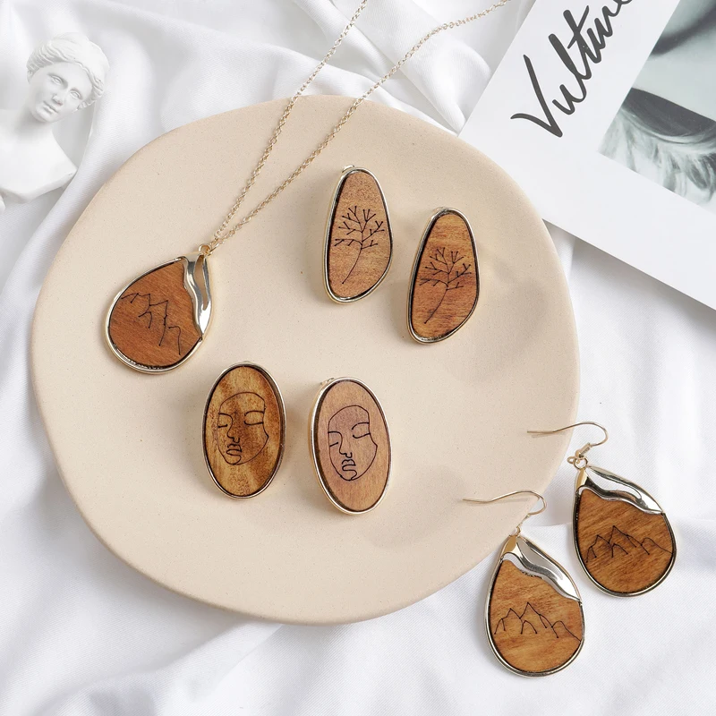 

SRCOI New Design European Abstract Face Simple Wood Earrings Vintage Ladies Human Face Figure Earrings Female Portrait Jewelry