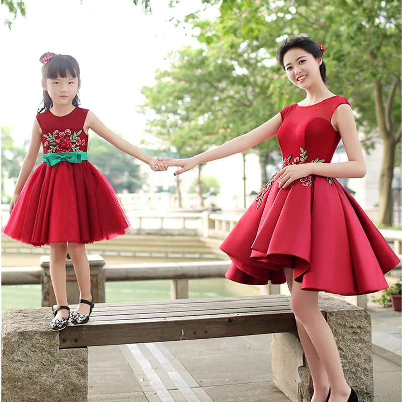 

Family Fitted Mom and Daughter Red Dress Children Princess Skirt Women Wedding Photo Studio Photographic Clothes