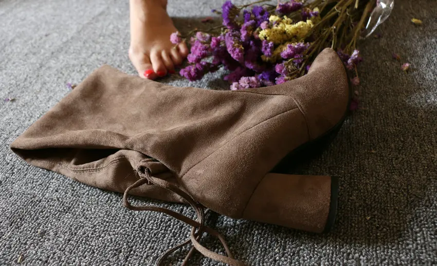QUTAA/Новинка 2018, женские сапоги выше колена из флока, пикантная Осенняя женская обувь на высоком каблуке со шнуровкой, зимние женские сапоги