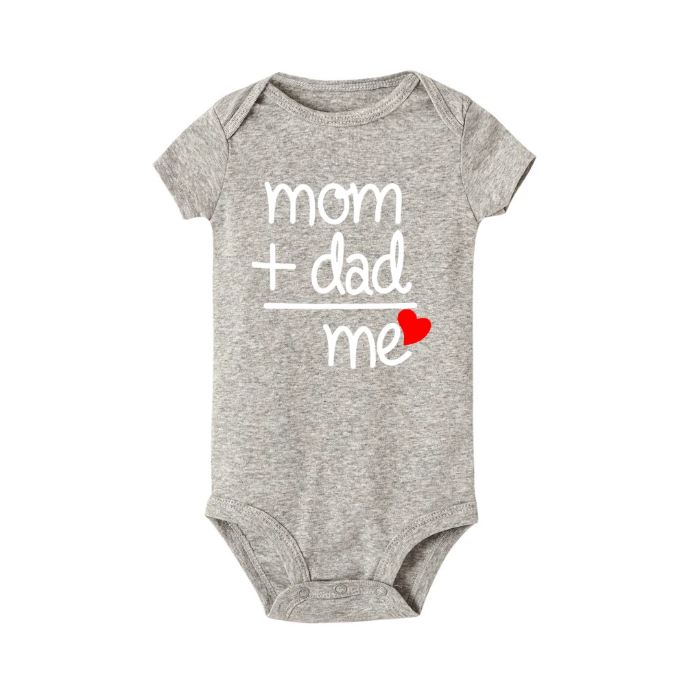 Летняя одежда для новорожденных с надписью «Mom Plus Dad equales Me»; хлопковый комбинезон для маленьких мальчиков и девочек; Забавный милый комбинезон; одежда для малышей - Цвет: R313-SRPGY-