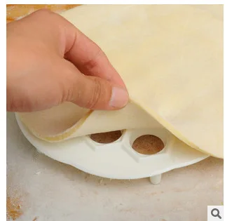 

Creative kitchen dumpling speeder Round dumpling mold Dumplings