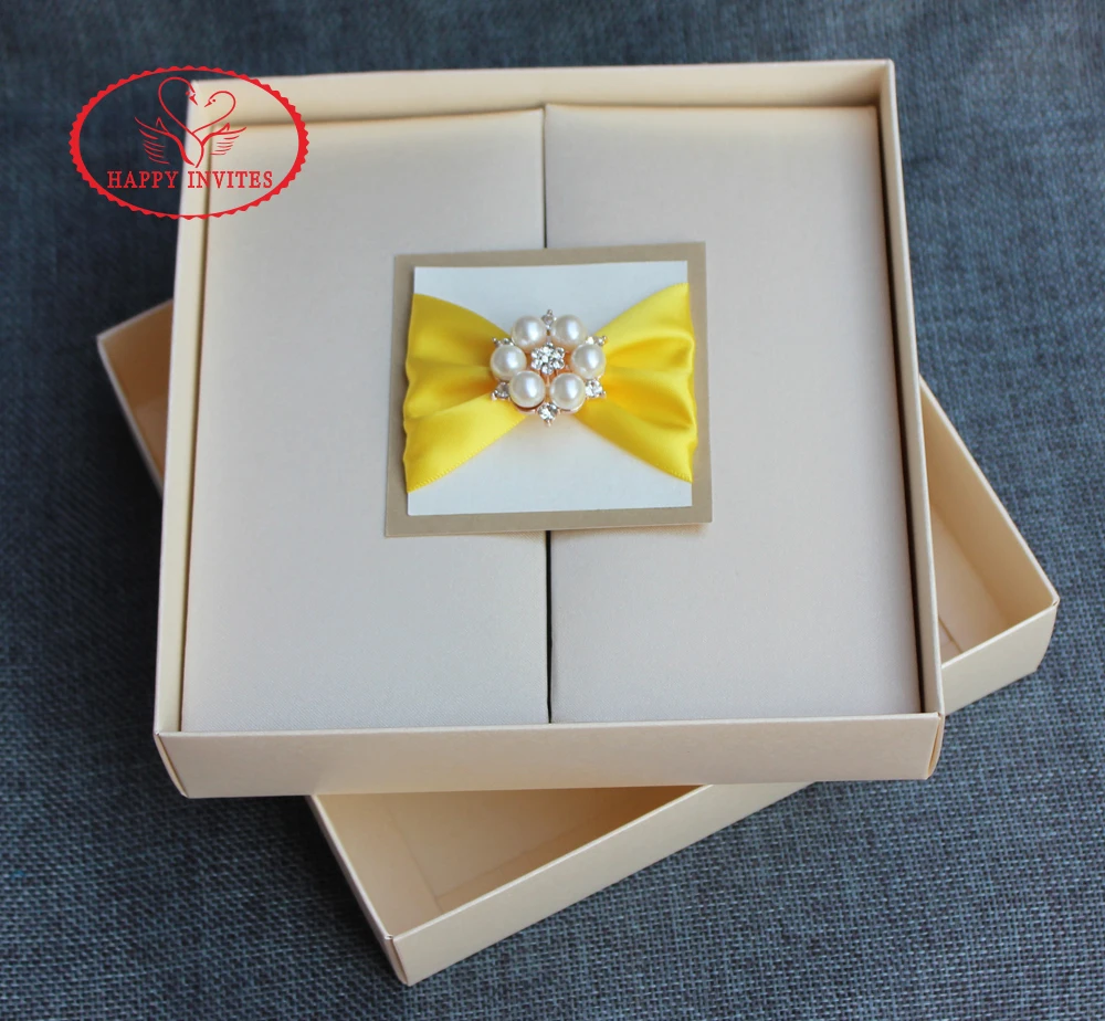 HI2020 - 02 Luxury Silk Invitation Box with Gold Foiling
