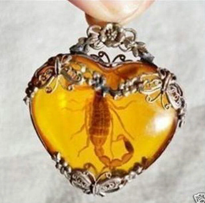 

Free shopping! Exquisite Tibet silver scorpion Pendant Necklace