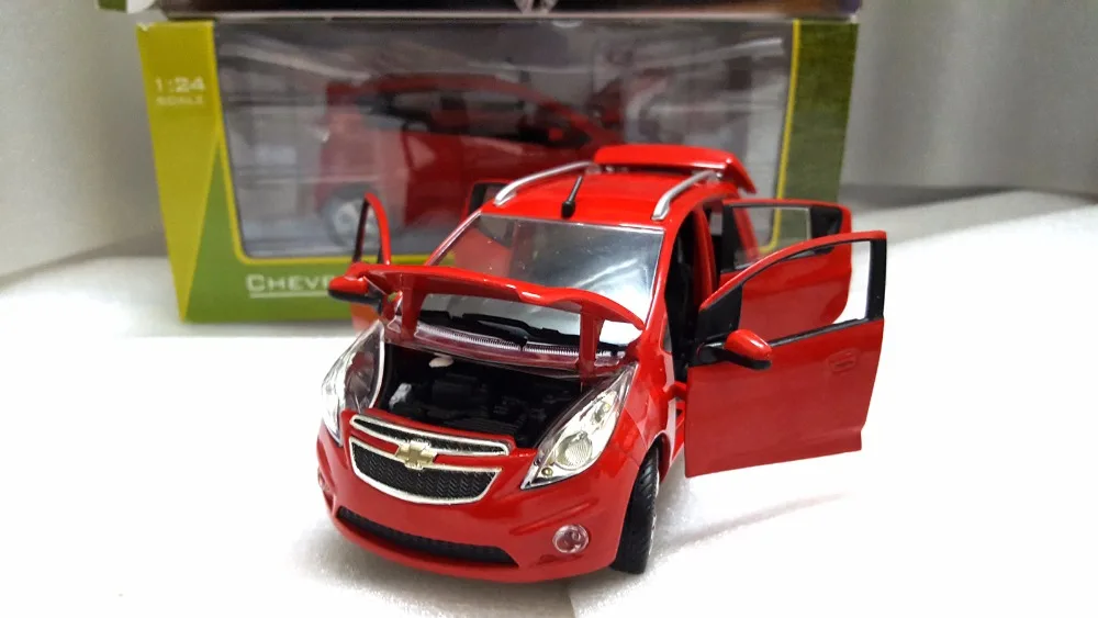 1:24 литая под давлением модель для Chevrolet Chevy Spark Red Minicar сплав игрушечный автомобиль миниатюрная Коллекция подарков