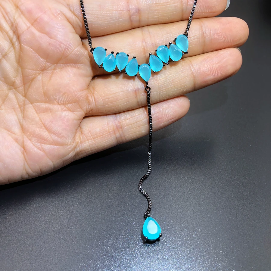 Long necklace blue