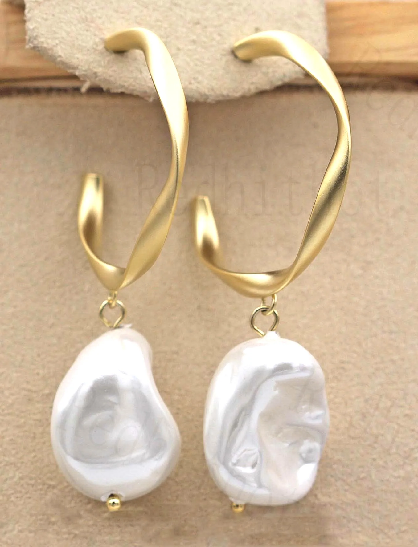 

New Statement Pearl Earrings for Women Irregular Stone Hoop Earring Luxury Trendy Jewelry for Party Engagement Wedding Gift