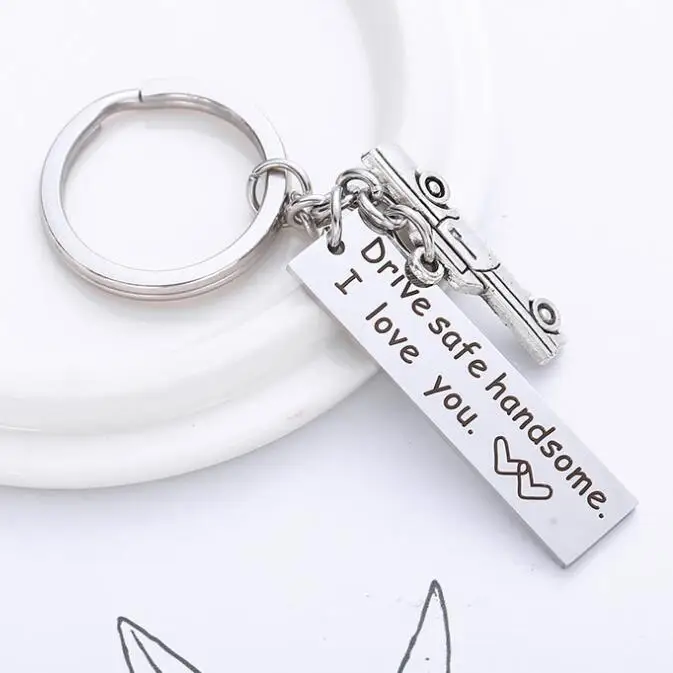 

Stainless Steel Keychain Grandpa Dad Engraved Charm with Hammer Wrenh Tool Keychains Key Ring Gifts for Fathers Day Keyring