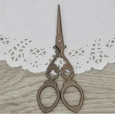 

Creative Antique Sewing Scissors Zakka Vintage Stripe Hollow Sewing Supplies Steel 1PC
