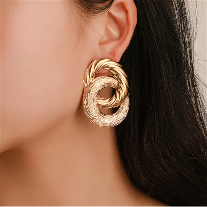 

2019 Punk Metal Twist Rose Gold Silver Stud Earrings Alloy Entangled Circle Earrings For Women Wedding Party Gift Jewelry Bijoux