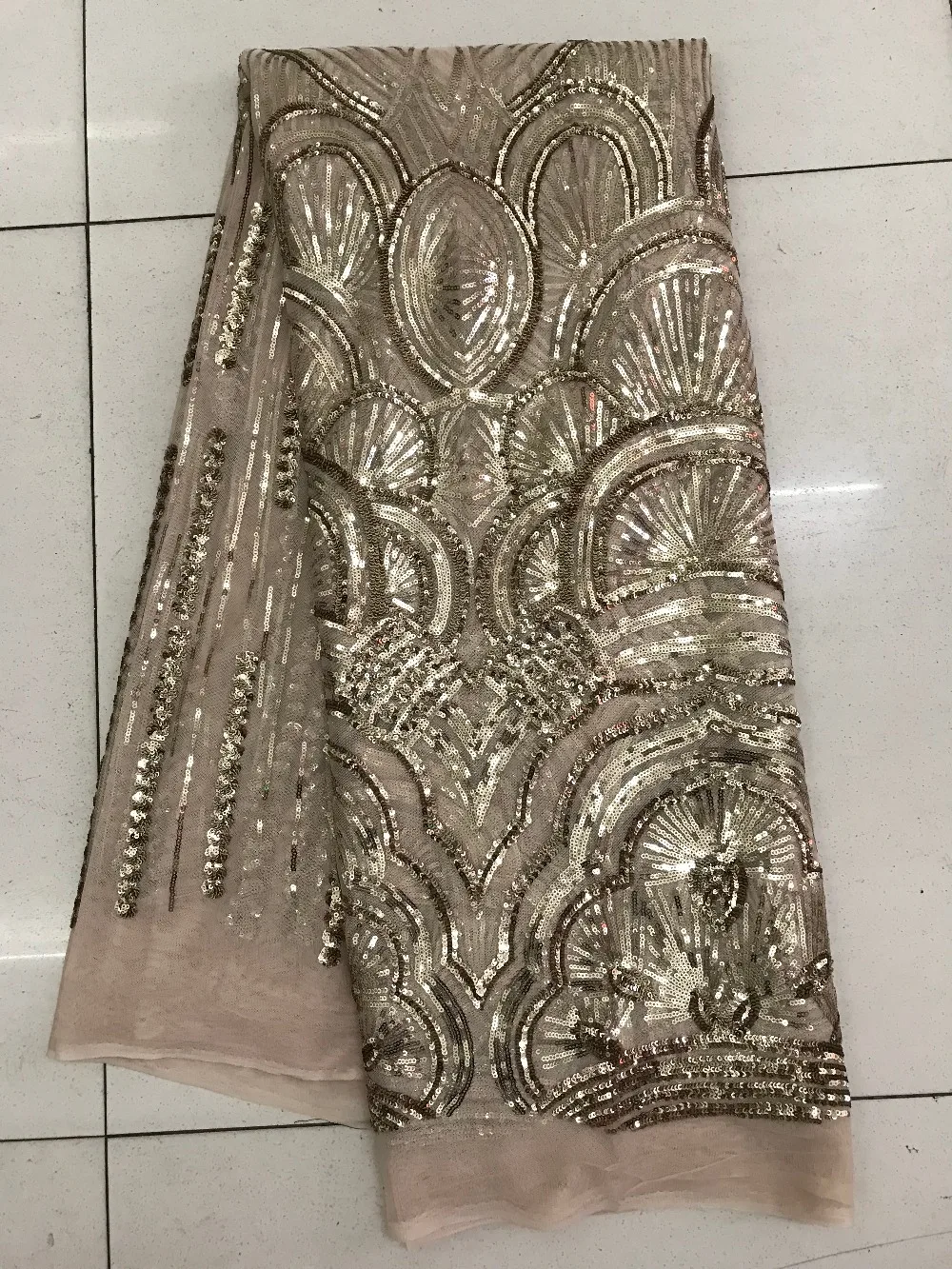 

2018 Popular Design 5 Yards French Lace Fabric With Lot of Sequin Nigerian Design African Lace Fabric For Wedding Dress/Garment