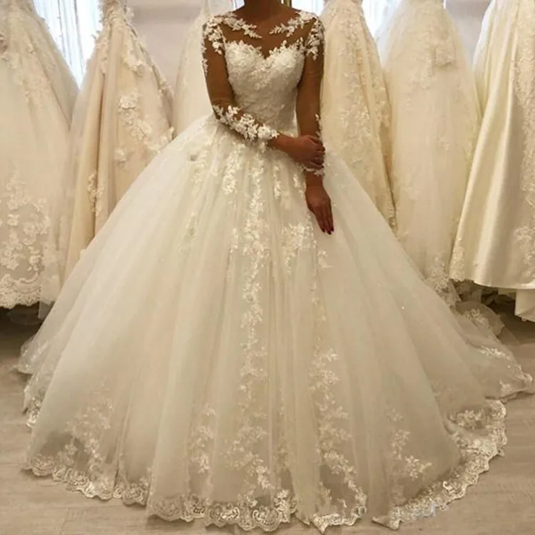 Luxury Puffy Tulle Ball Gowns for Elegant Princess with Lace Appliques Illusion Back Covered With Buttons Plus Size Wedding Gown