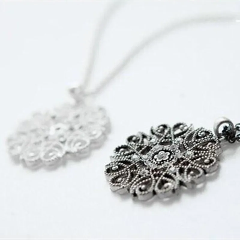Hot-Sale-New-Fashion-Long-Pendant-Necklaces-For-Women-New-Style-Vintage-Flowers-Shape-Crystal-Elements (3)