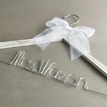 Percha de boda personalizada percha pequeña para flor chica nombre personalizado dama de honor regalo Vintage percha blanca