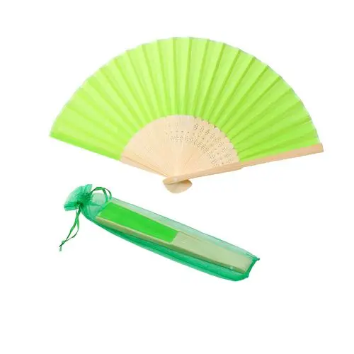 green with bag 20/40 шт. Персонализированные Гравированные шелк поддержки широкого сбыта липких обувей подошв Свадебные Веер Складной Винтаж вентиляторы настроить для свадебных сувениров - Цвет: green with bag