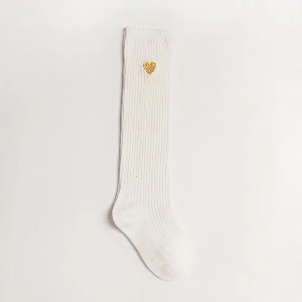 1 комплект = 2 пары) модные детские гольфы для девочек детские длинные носовые теплые носки детские носки с принтом в форме сердца хлопковые черные носки для малышей - Цвет: Белый