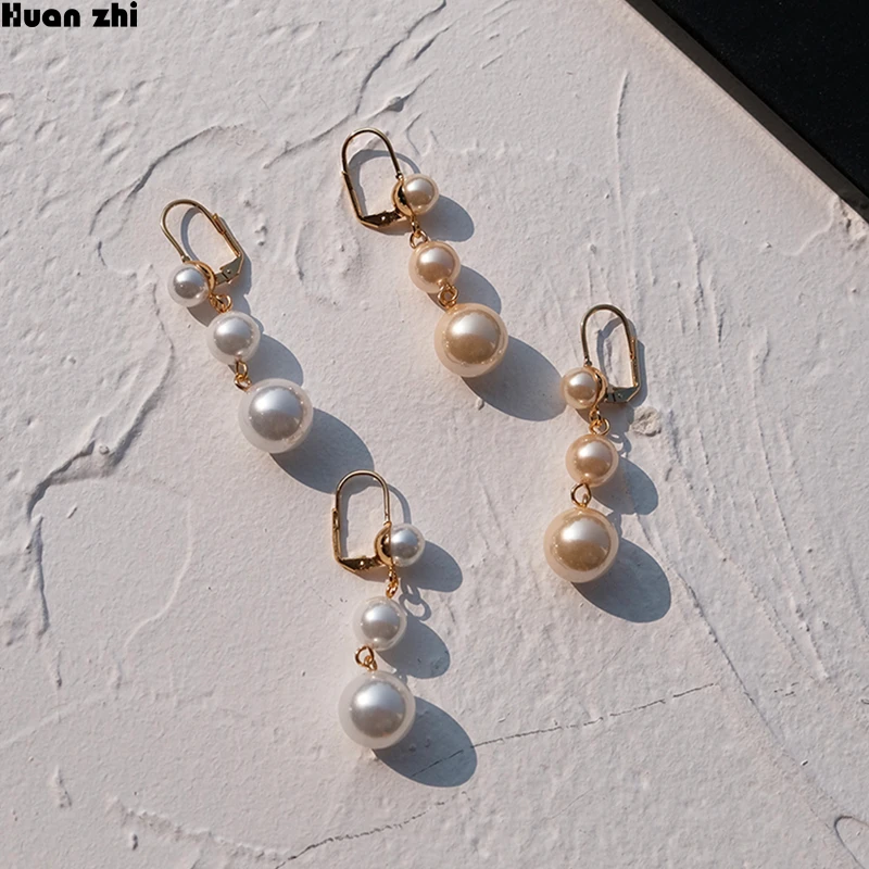 

HUANZHI 2019 New French Vintage Elegant Small and Big Gradient Ball Pearl Earrings Simple Women Wedding Party Jewelry