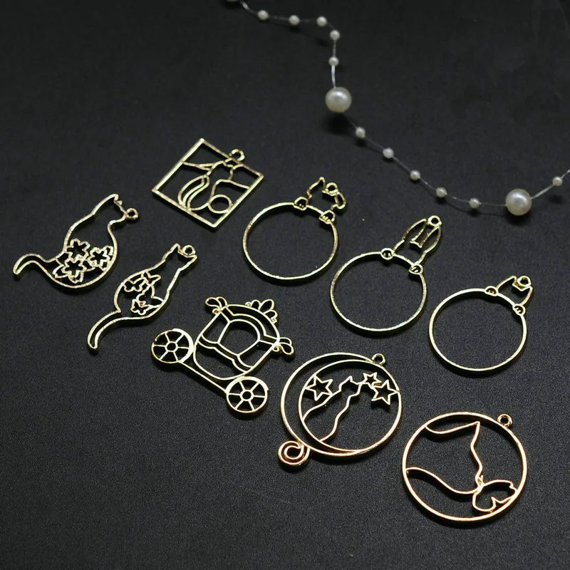 

5pcs/lot Cat Dog Carriage Jewlery Making Findings Frame Pendant Gold Charm Bezel Setting Cabochon Setting UV Resin Charm