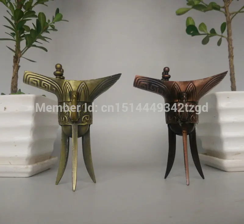

Chinese Antique Bronze Wine Cup Three Legs Qianlong Jue Home Decoration Drinking Tool