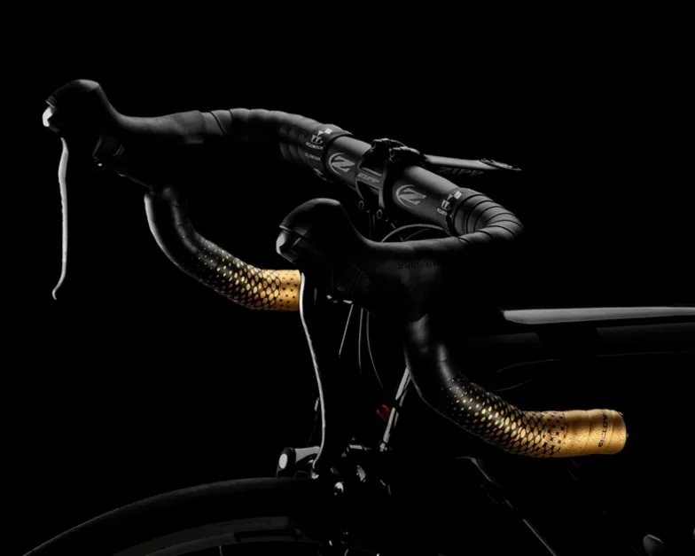 

Ciclovation Advanced Road Bicycle Handlebar Tape with Leather Touch Fusion Series Racing Bike Tape Fades Color Smart GEL&Bar end