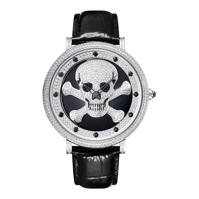 

When The Quartz Rotates, The Skull Is Neutral. The star Is Full Of 5A Cut Zircon. The Large Dial Is For Men And Women.
