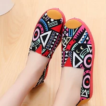 Удобные женские туфли на плоской подошве Новинка года Весна-осень женская обувь без шнуровки Лоферы узор в стиле пэчворк женская обувь холст вышитые