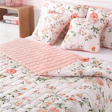 

Bed set 5pcs Bed Cover Sheets 2 pieces Pillowcases and 2 pieces Cushion cover 1 pieces Quilt 220x240cm Pink Flower Quilted