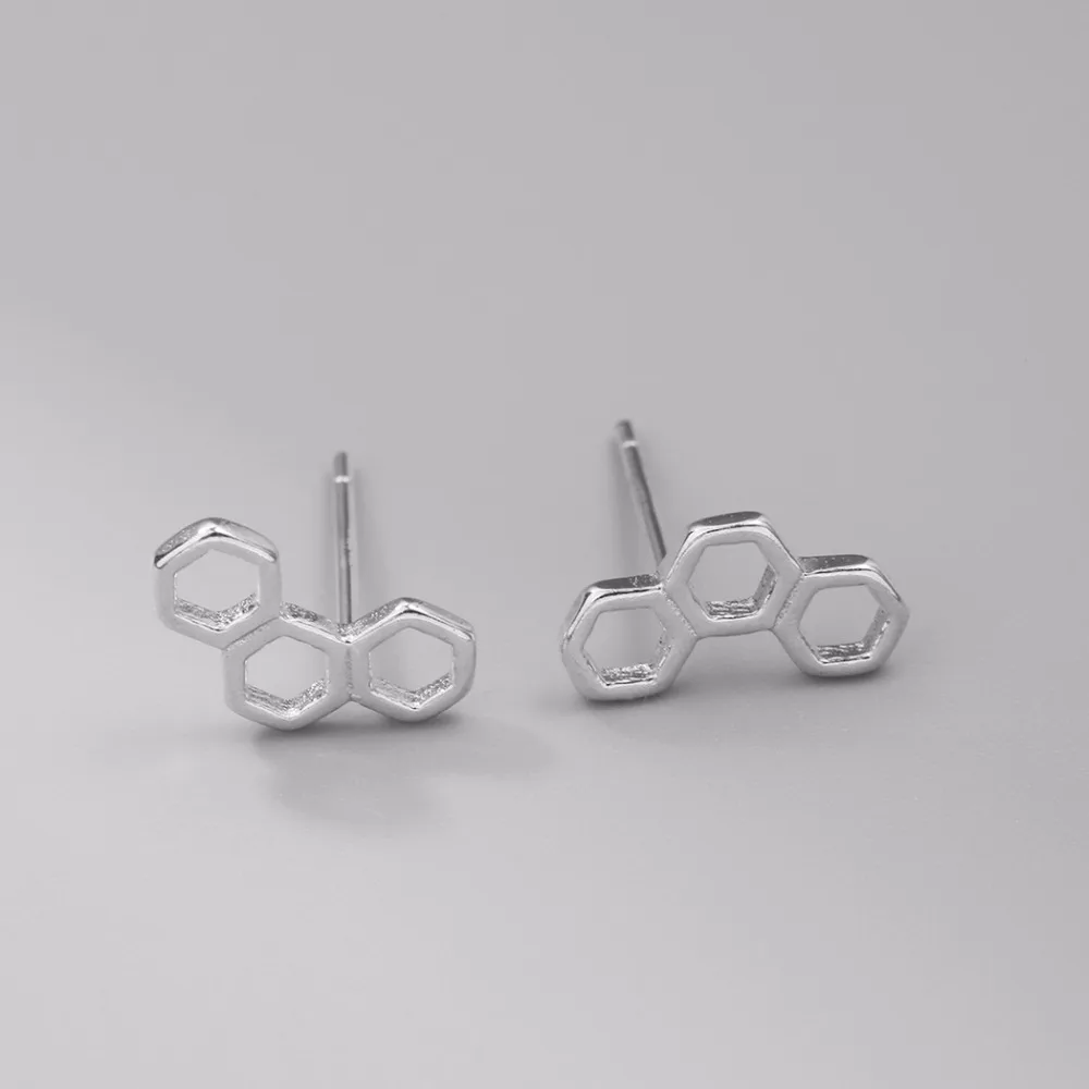 

Chandler Chemical Molecule Earring For Women Bee Comb Studs K-pop Pendientes Feminina Homme Bronics Geomtry Minimalist Earrings