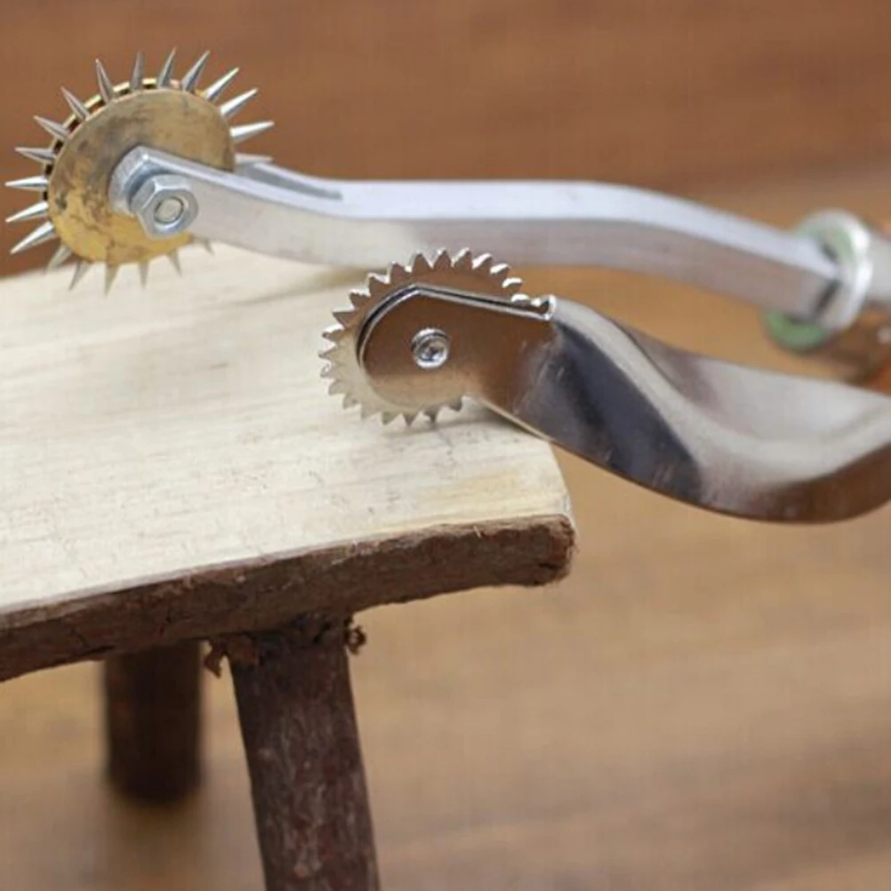 

Practical Leather Fabric Serrate Tracing Wheel Sewing Tool With Wood Handle 2019 new arrival