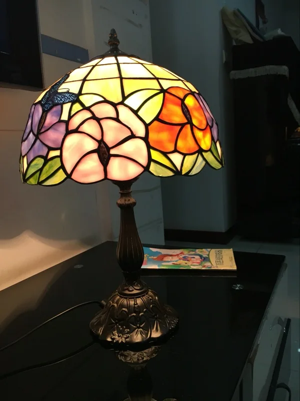 FUMAT витражная настольная лампа светодиодный Бабочка Цветы стеклянная лампа с абажуром гостиная гостиничная прикроватная лампа домашний Декор Светильник