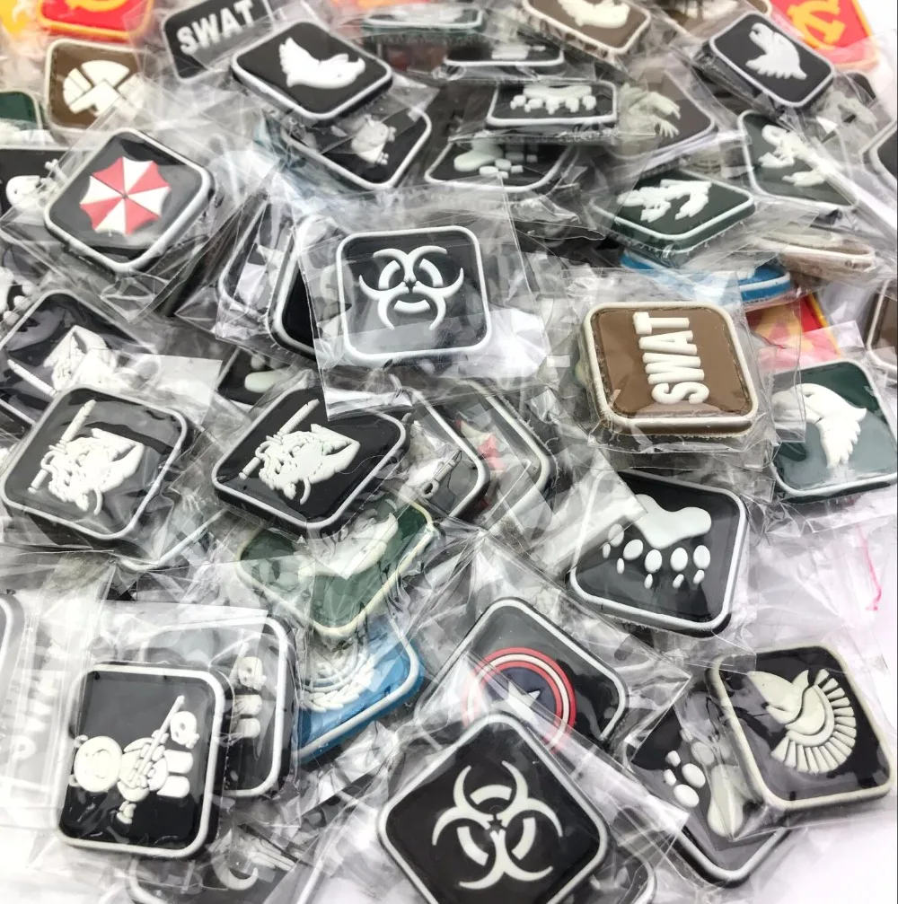 

Small Rubber Glow In Dark Patch SWAT Bear Print Umbrella Flag Tactical Patch 3D PVC Eagle Fox Badge TAD Army Armband Brassard