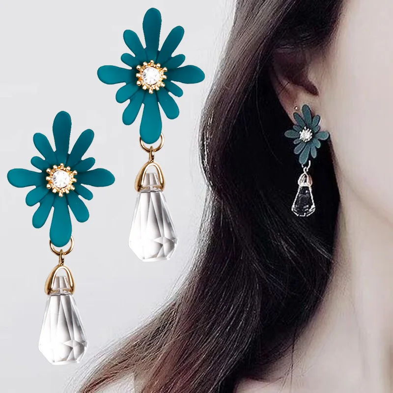 

New European and American fashion temperament long flower crystal retro ladies earrings personality earrings