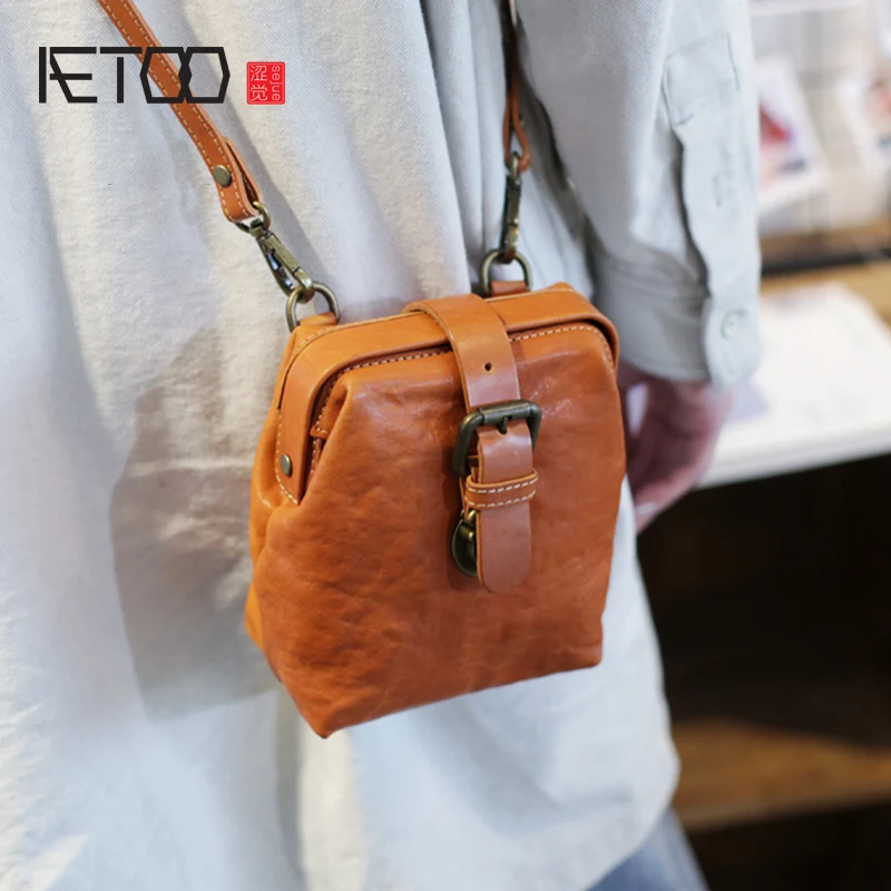 

AETOO Handmade bucket Baomong bag teen bag fashion retro doctor Baokang bag leather shoulder oblique carry small bag