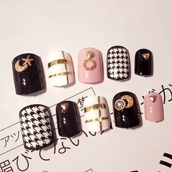 

Fashion Jump Color Shirt Star Moon Paillette Decor 24pcs Fake Nail Tips Full Cover Short Square Acrylic False Nails With Glue