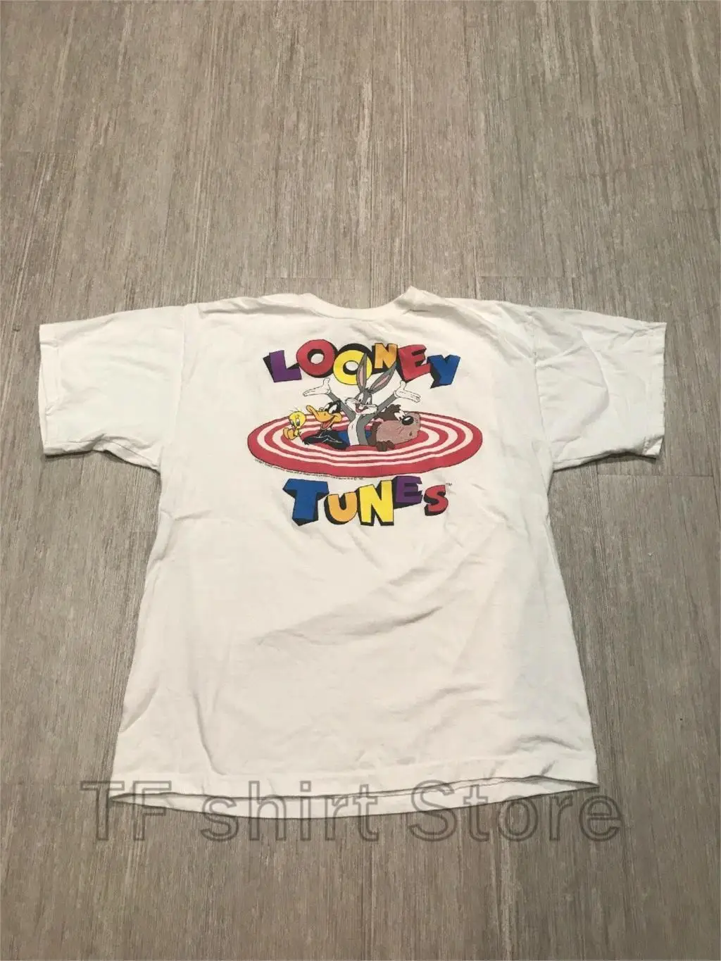 

Funny Print Men T shirt Women cool tshirt Vintage 90s Bugs Bunny Looney Tunes Taz Tweety Basketball T-Shirt 1995 Size L