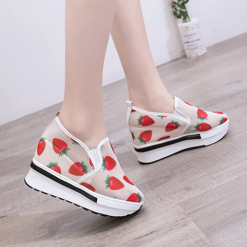 

New casual shoes female Korean wild sneakers women Female breathable lace-up women's shoes