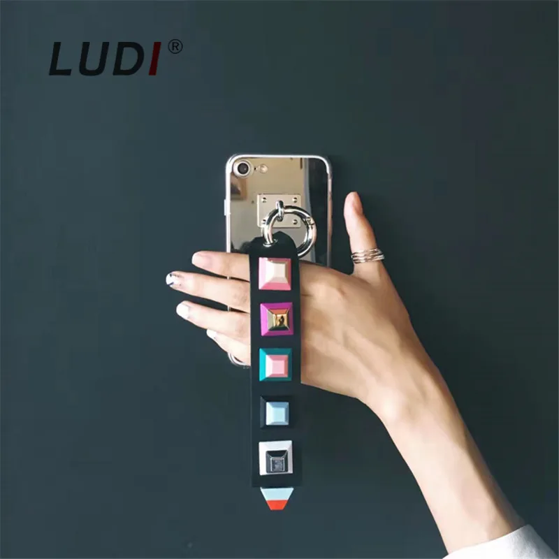 LUDI зеркальный заклепки Шипованный ремешок чехол для телефона для iPhone X/8/7/7plus/6/6s/6plus/8plus/XR/MAM XS с подставкой кольцо твердая задняя крышка