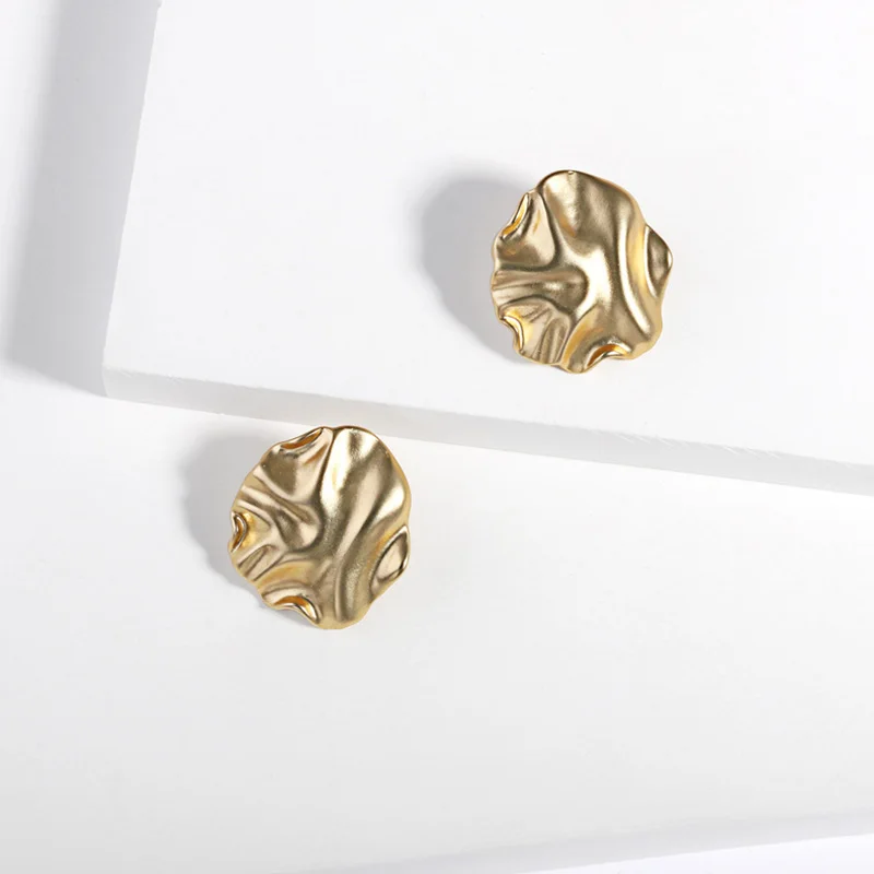 

WTLTC Gold Color Metal Waved Coin Stud Earrings for Women Simple Disc Post Earrings Statement Geometrical Studs Earrings Bijoux