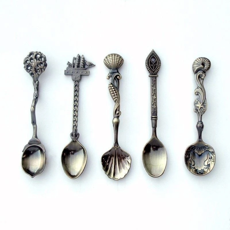 

Creative 5pcs Vintage Coffee Spoon Royal Style Metal Carved Mini Coffee Scoops Tea Tool Gift Tableware