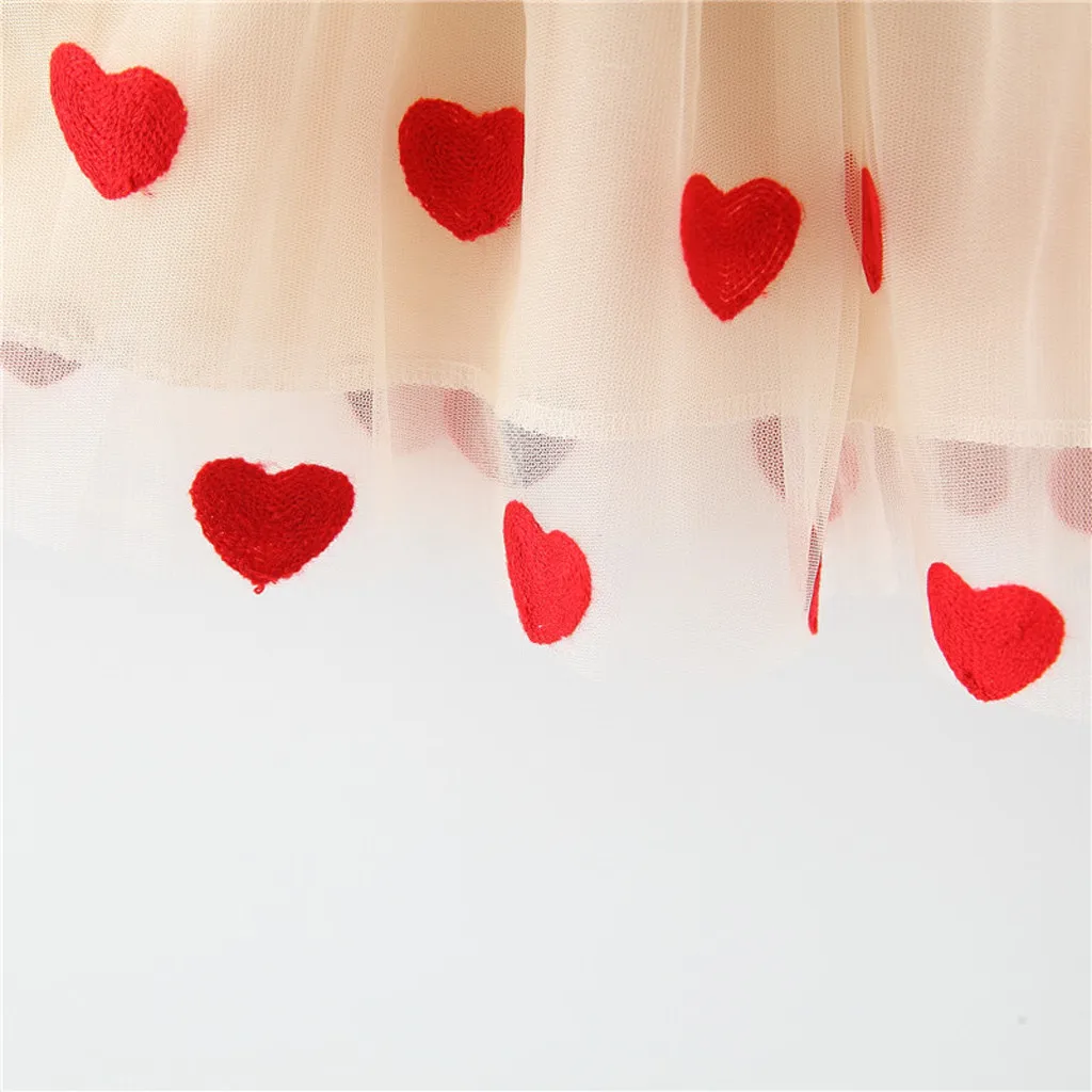 Осенние платья для девочек; платья для маленьких девочек с рюшами из тюля в стиле пэчворк с длинными рукавами; кружевные платья в стиле пэчворк с принтом «сердце»; одежда
