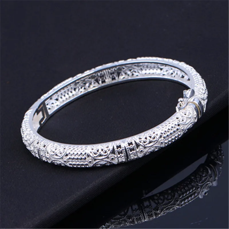 Trend Chinese style classic pattern openwork charm gold